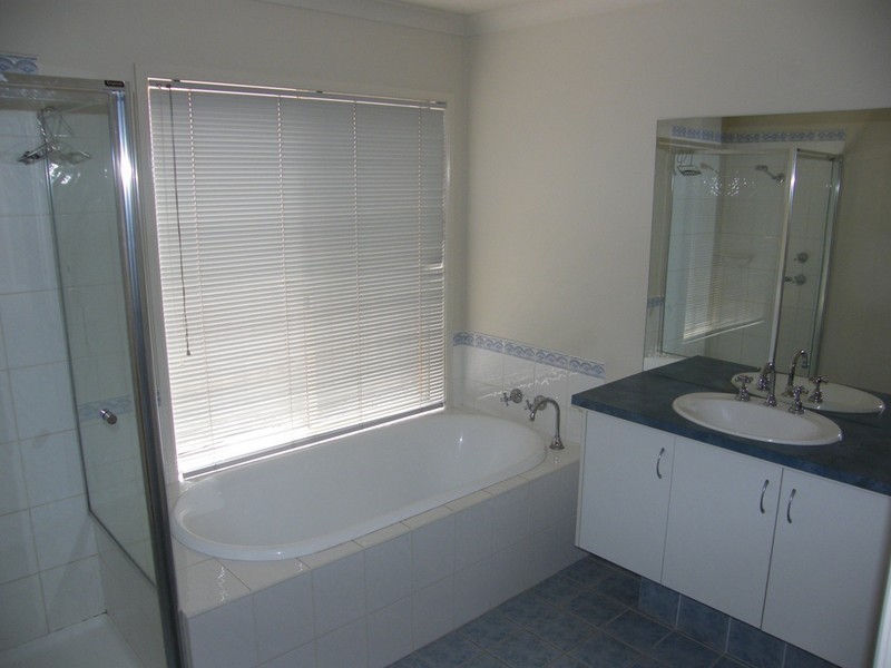 26 The Springs Cl, Narre Warren South VIC 3805