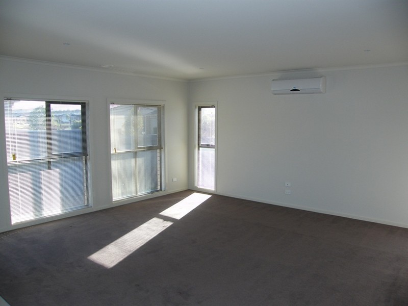 6 Dianella Close, Pakenham VIC 3810