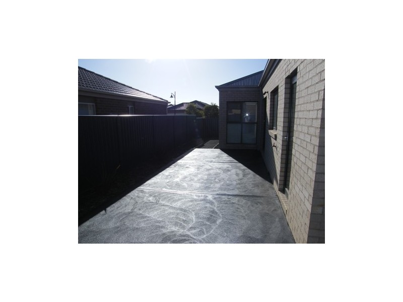 6 Dianella Close, Pakenham VIC 3810