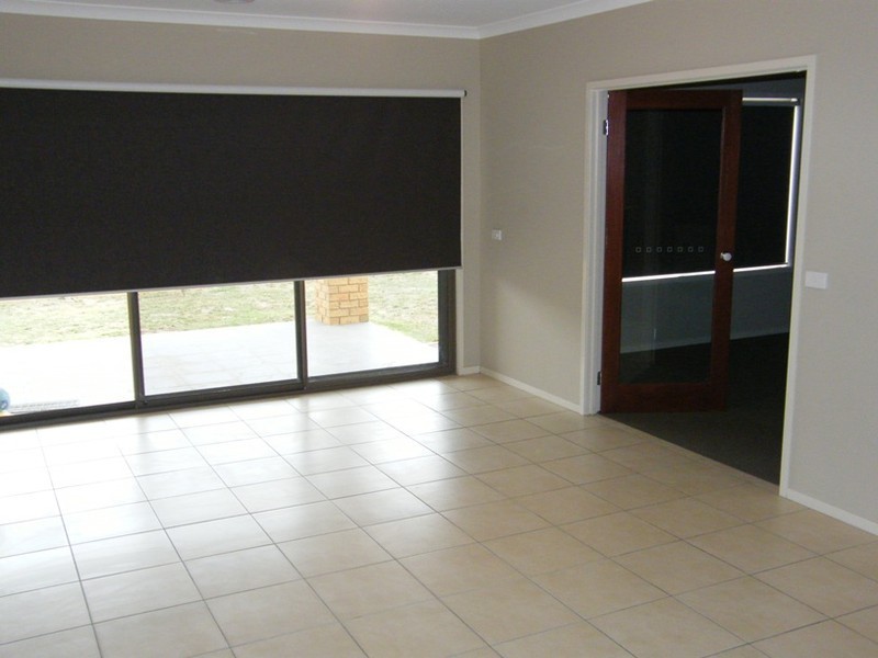 18 Fanfare Close, Berwick VIC 3806