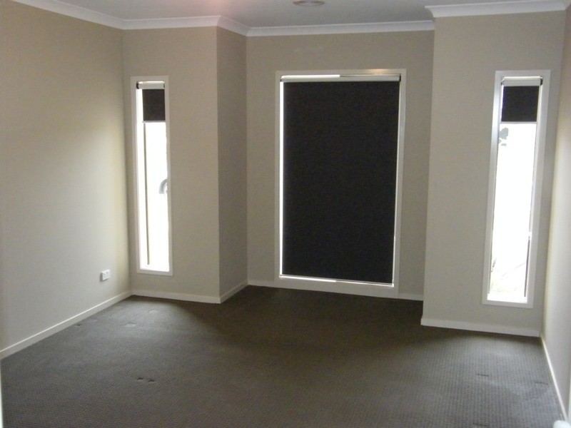 18 Fanfare Close, Berwick VIC 3806