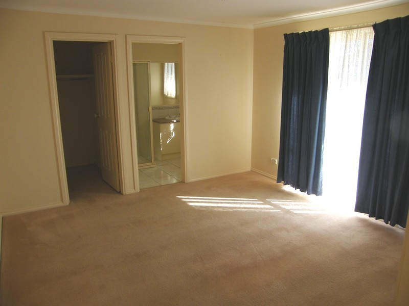 21 Strathaird Drive, Narre Warren South VIC 3805