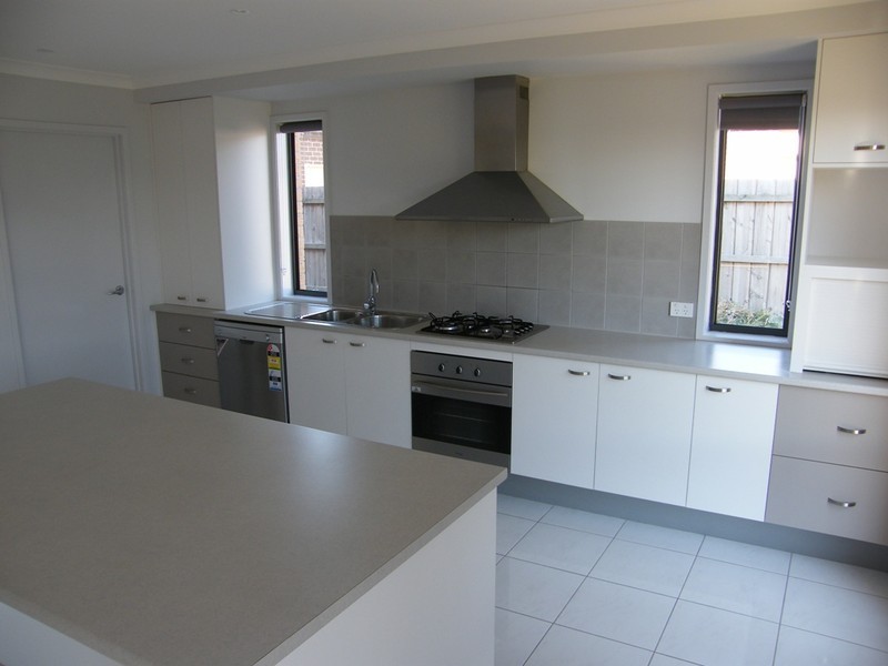 33 Filmer Crescent, Narre Warren South VIC 3805