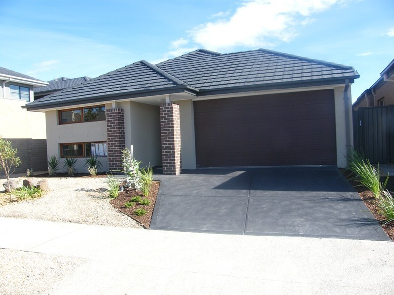 8 Kilburn Place, Pakenham VIC 3810