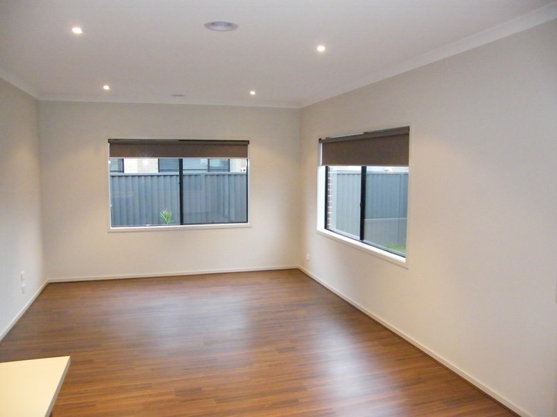 8 Kilburn Place, Pakenham VIC 3810