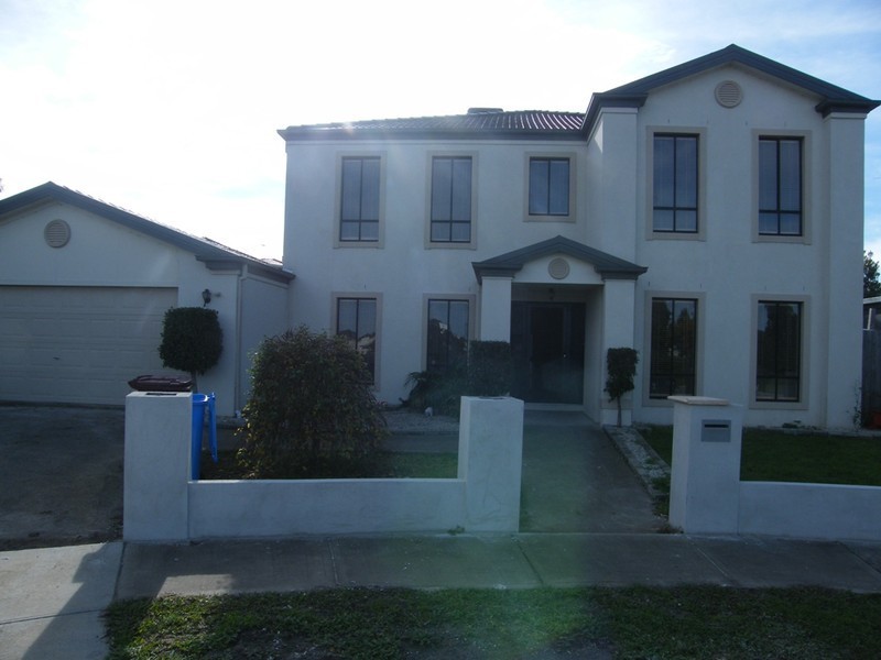 20 Lyrebird Garden, Berwick VIC 3806