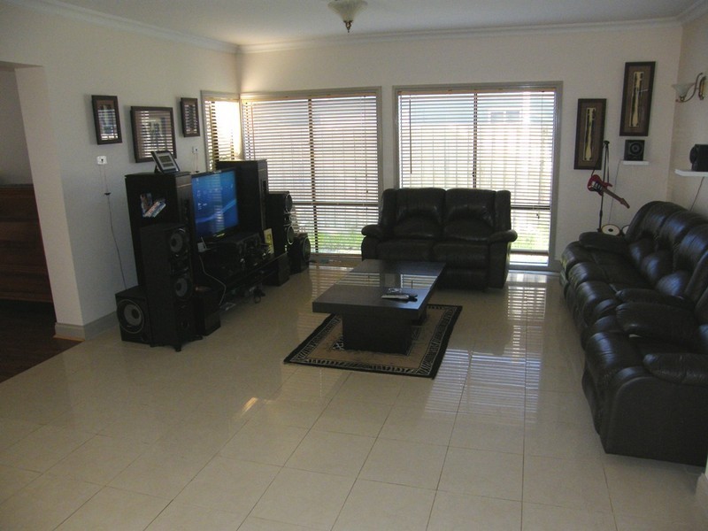 20 Lyrebird Garden, Berwick VIC 3806