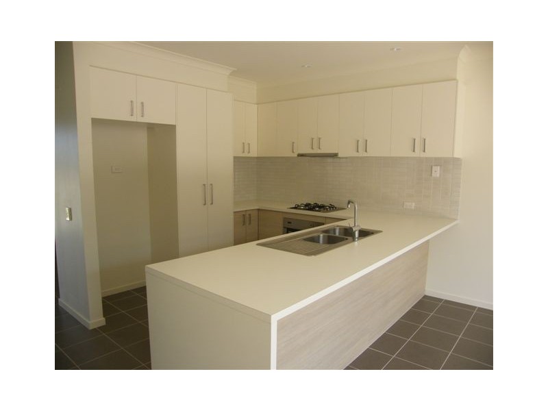 10 Peppermint Row, Officer VIC 3809