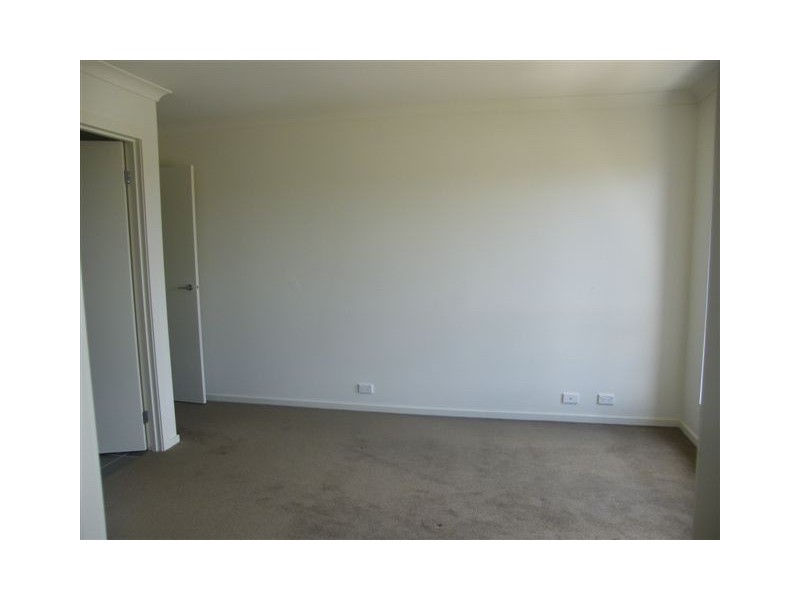 10 Peppermint Row, Officer VIC 3809