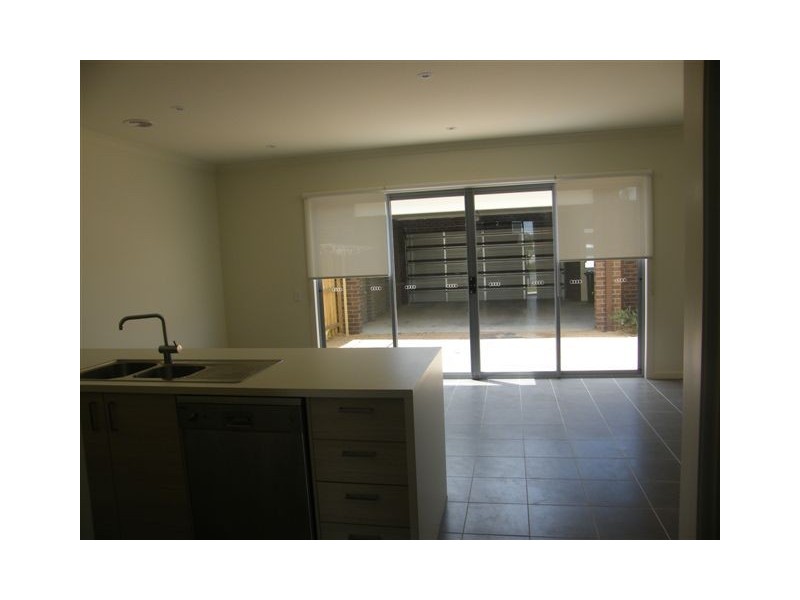 10 Peppermint Row, Officer VIC 3809