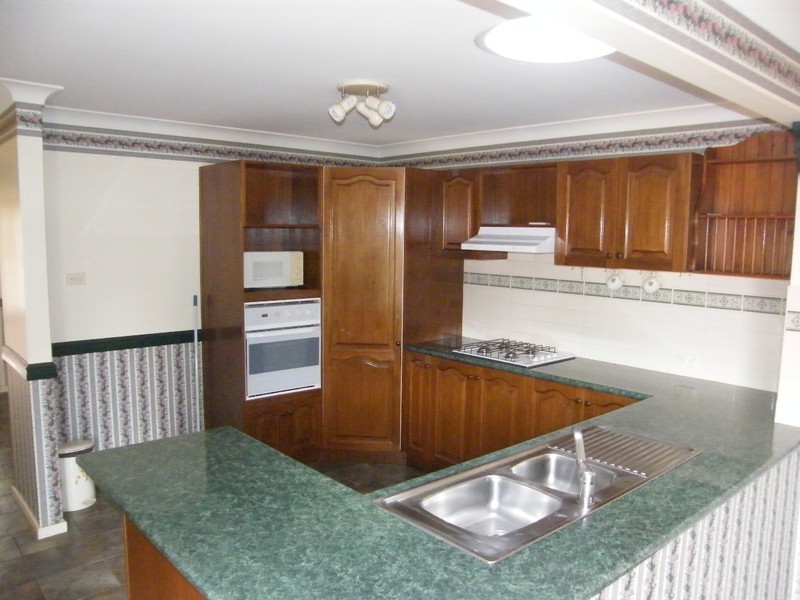 16 Gavinton Place, Berwick VIC 3806