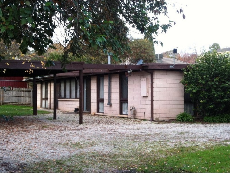 12 Roundhay Court, Berwick VIC 3806