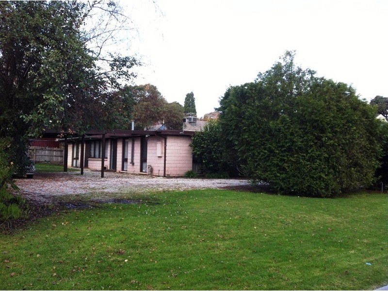 12 Roundhay Court, Berwick VIC 3806