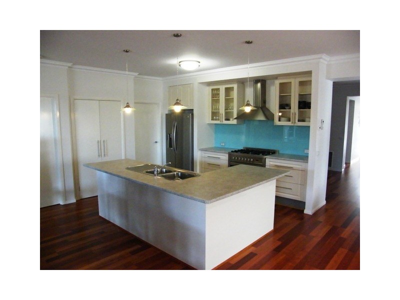 3 Lakewood Place, Berwick VIC 3806