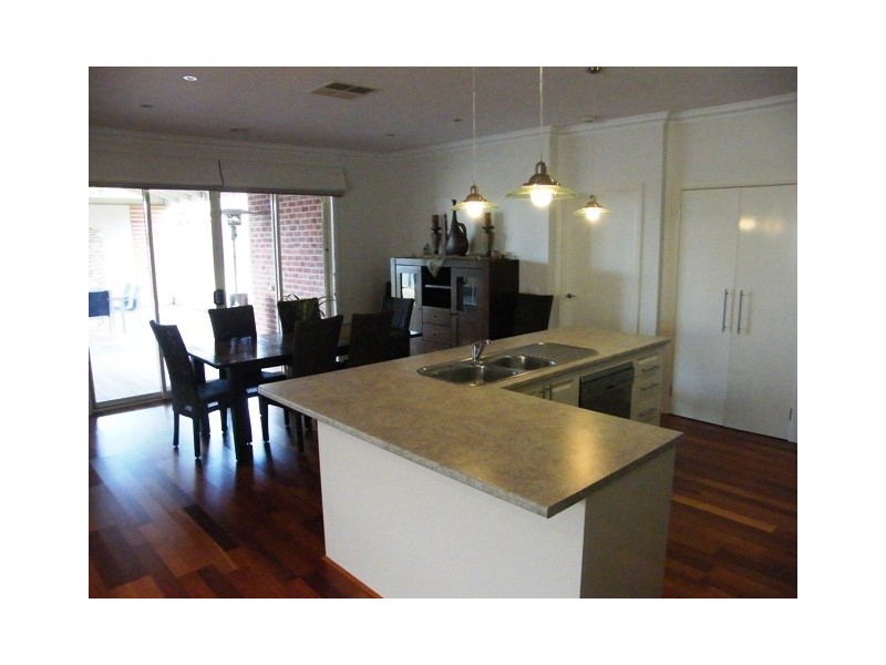 3 Lakewood Place, Berwick VIC 3806