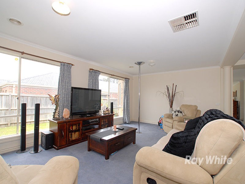 33 Hammerwood Green, Beaconsfield VIC 3807