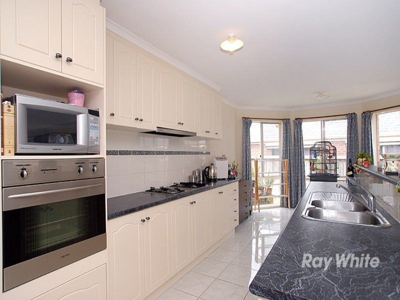 33 Hammerwood Green, Beaconsfield VIC 3807