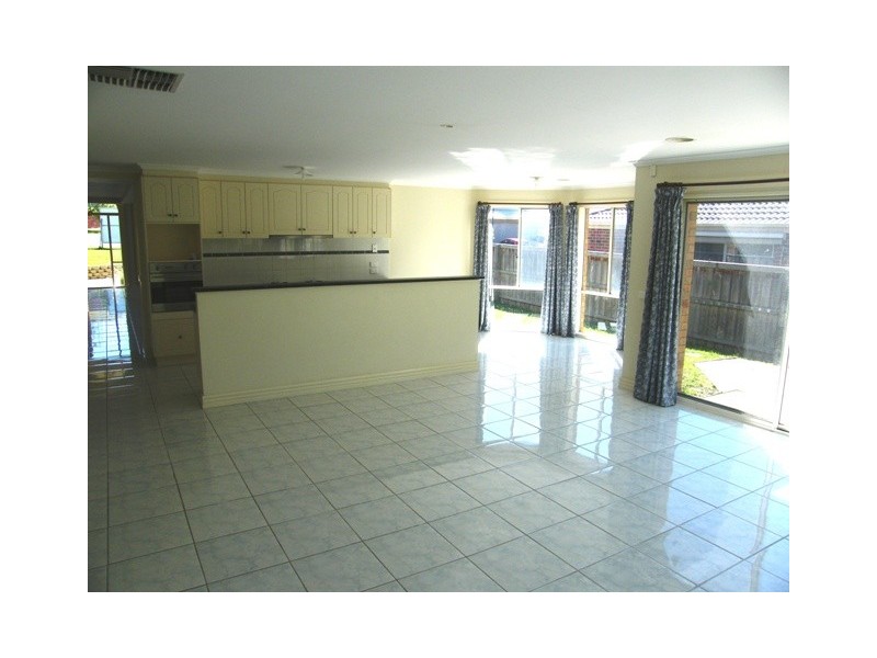 33 Hammerwood Green, Beaconsfield VIC 3807