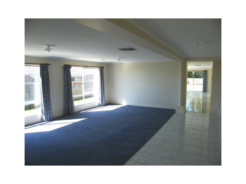 33 Hammerwood Green, Beaconsfield VIC 3807