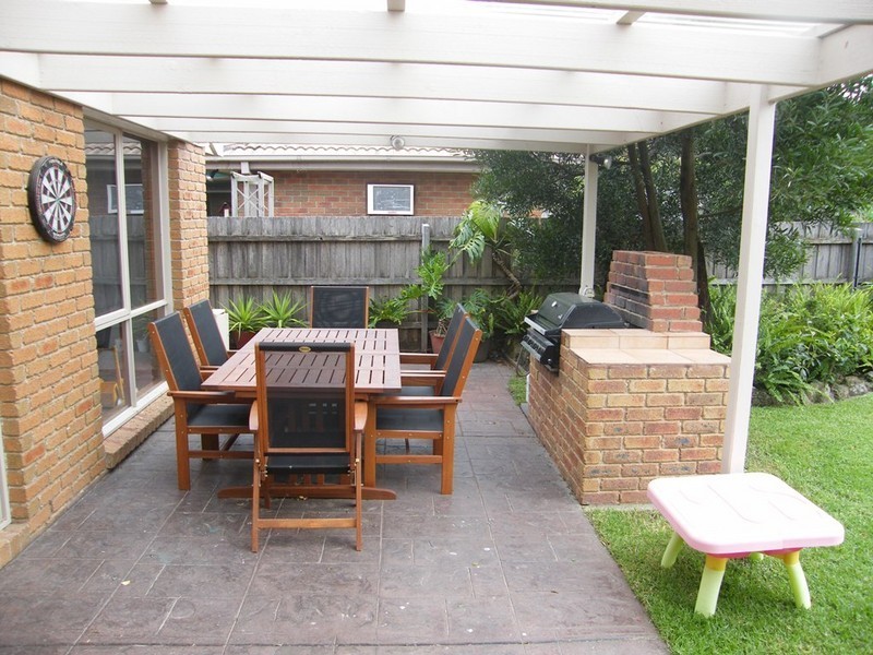 17 Lexcen Close, Berwick VIC 3806