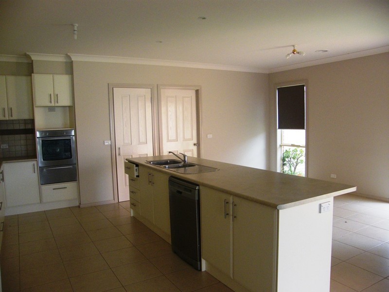 22 Dan Morgan Drive, Cranbourne East VIC 3977