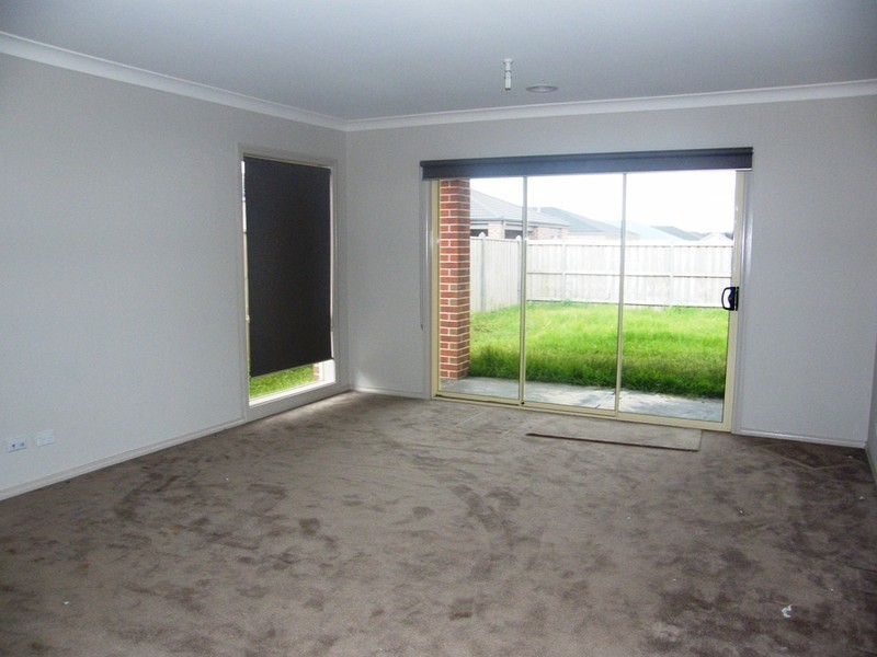 22 Dan Morgan Drive, Cranbourne East VIC 3977