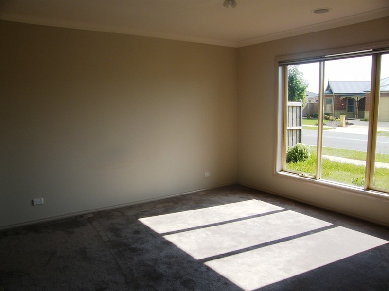 22 Dan Morgan Drive, Cranbourne East VIC 3977