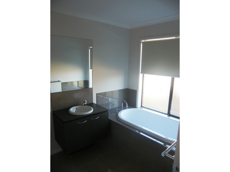 37 Rushlilly Drive, Officer VIC 3809