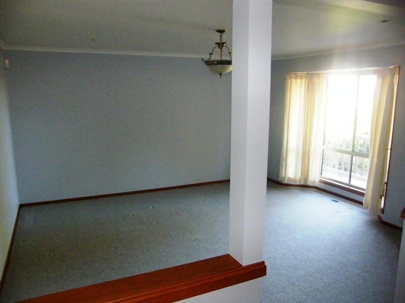 13 Glendale Crest, Berwick VIC 3806