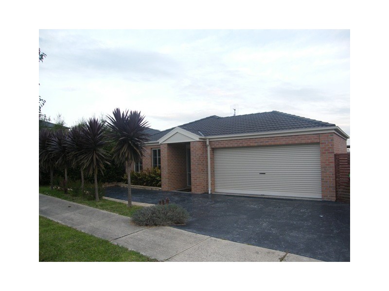 29 Rodlarni Crescent, Berwick VIC 3806