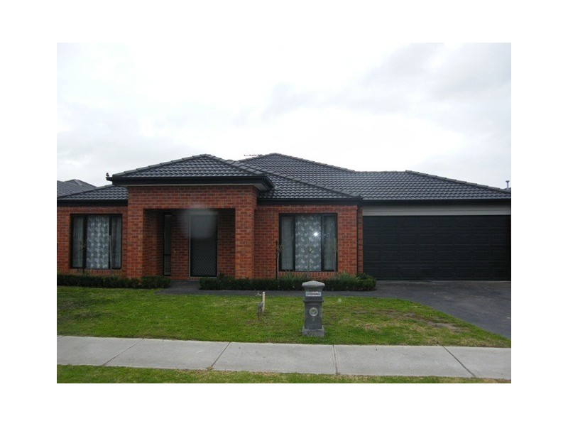 9 Tusmore Grove, Cranbourne North VIC 3977