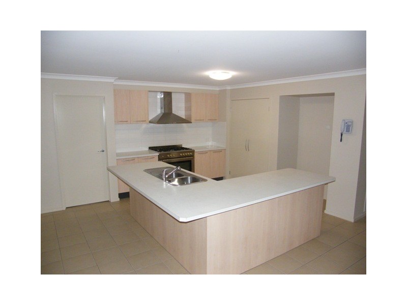 9 Tusmore Grove, Cranbourne North VIC 3977