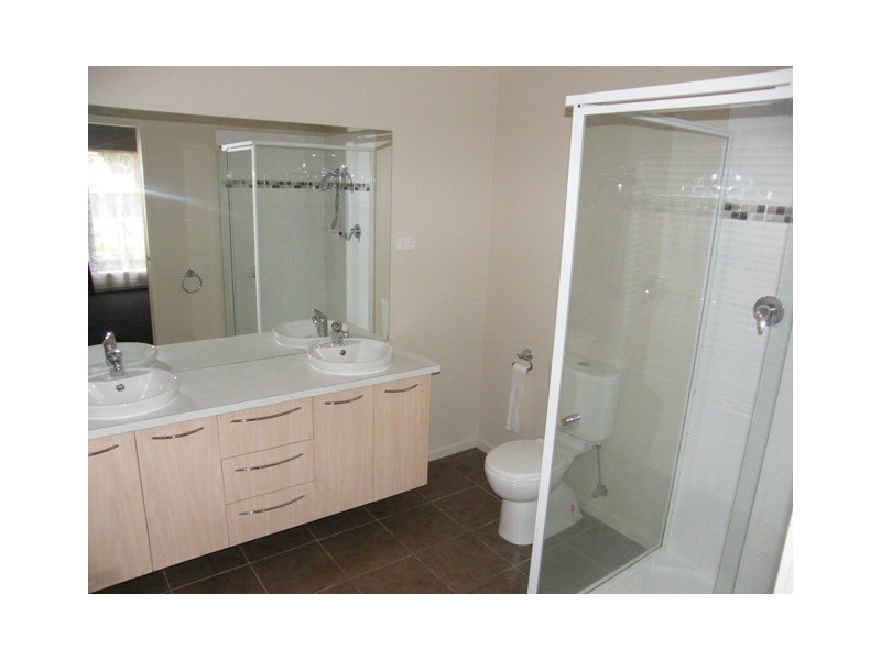 9 Tusmore Grove, Cranbourne North VIC 3977