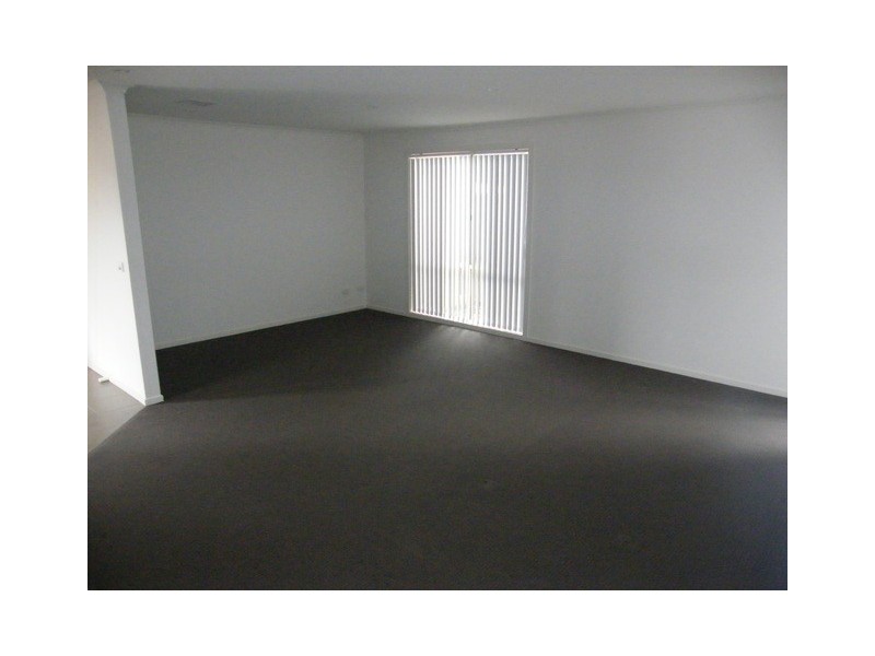 2, 55-57 Strathavan Drive, Berwick VIC 3806