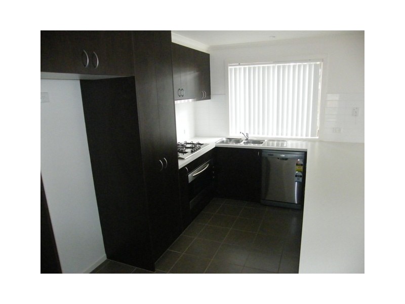 2, 55-57 Strathavan Drive, Berwick VIC 3806