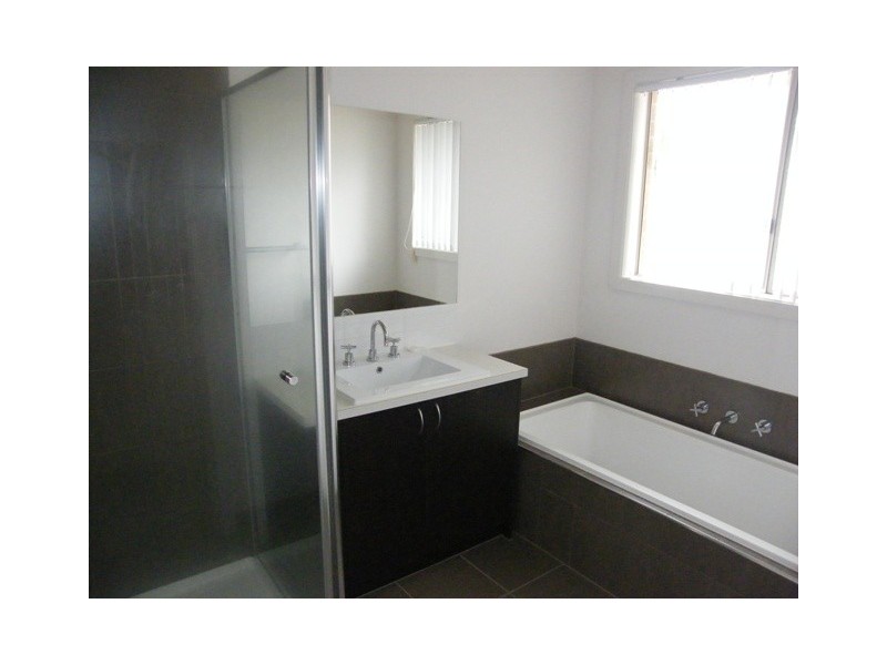 2, 55-57 Strathavan Drive, Berwick VIC 3806