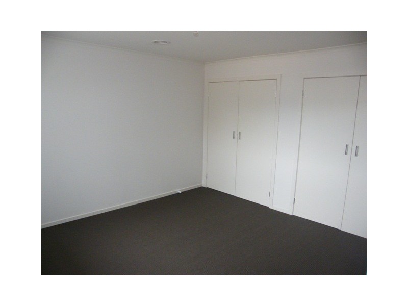 2, 55-57 Strathavan Drive, Berwick VIC 3806