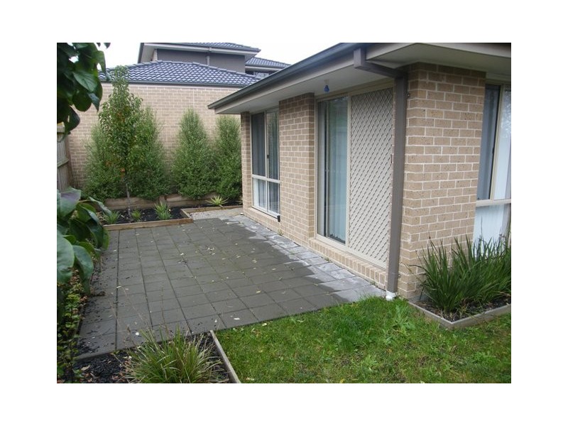 2, 55-57 Strathavan Drive, Berwick VIC 3806