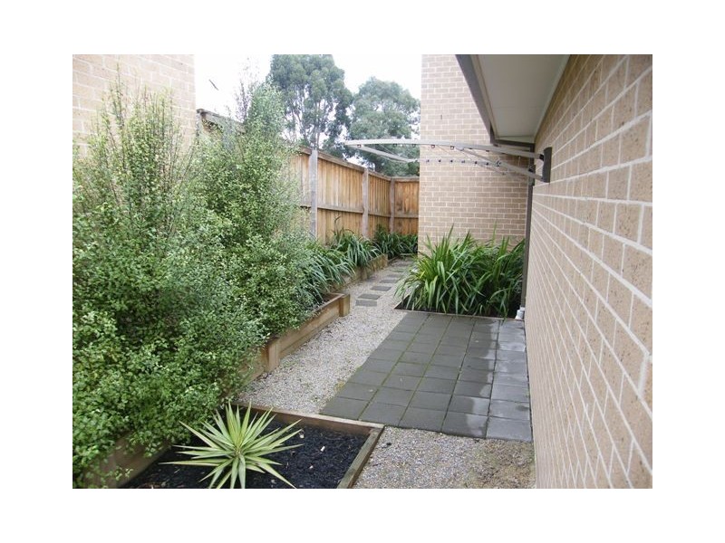 2, 55-57 Strathavan Drive, Berwick VIC 3806