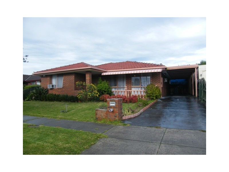 8 Beckington Crescent, Hampton Park VIC 3976
