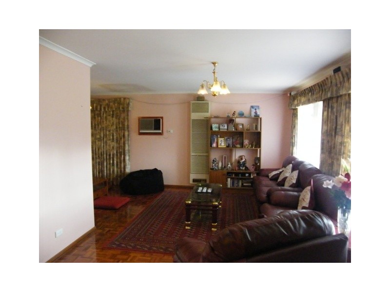 8 Beckington Crescent, Hampton Park VIC 3976