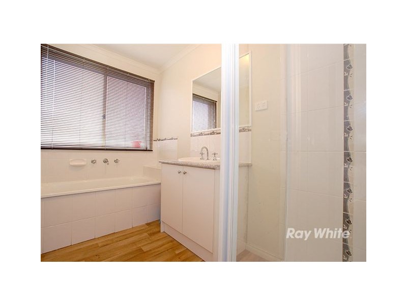 4 Red Gum Circuit, Pakenham VIC 3810