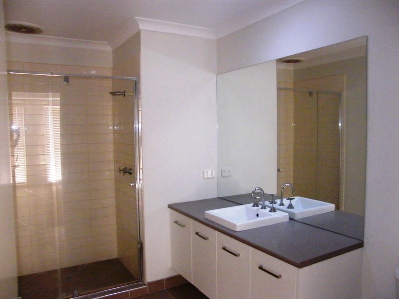 5 Yammerbook Way, Cranbourne East VIC 3977