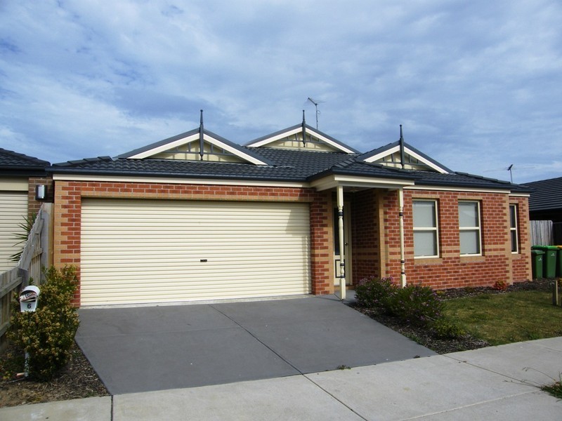 6 Laurel Lane, Pakenham VIC 3810