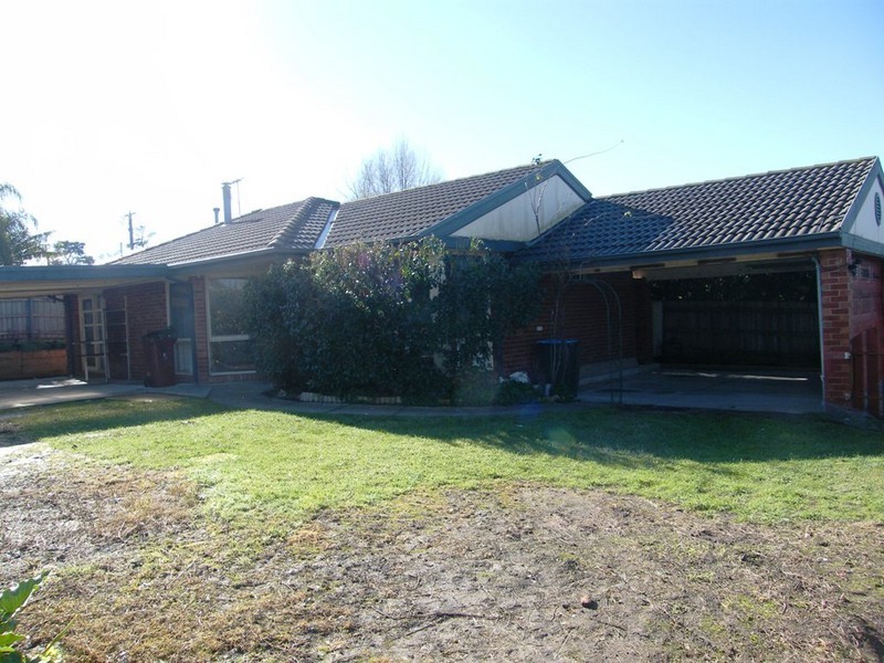 6 Wilmott Court, Berwick VIC 3806