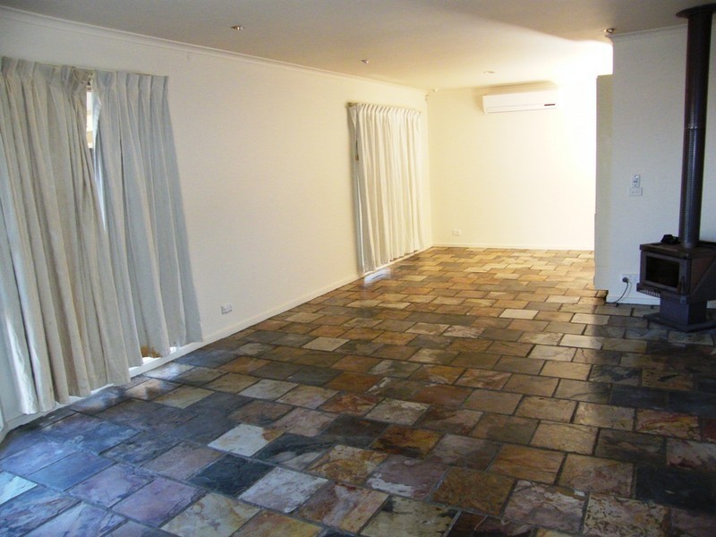 6 Wilmott Court, Berwick VIC 3806