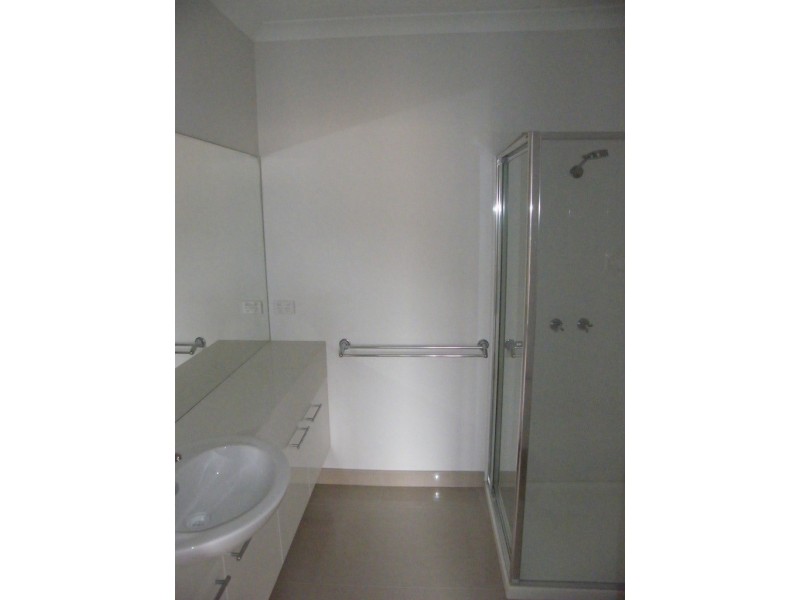 16 Chong Close, Berwick VIC 3806