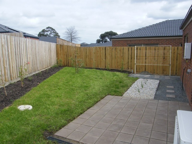 16 Chong Close, Berwick VIC 3806