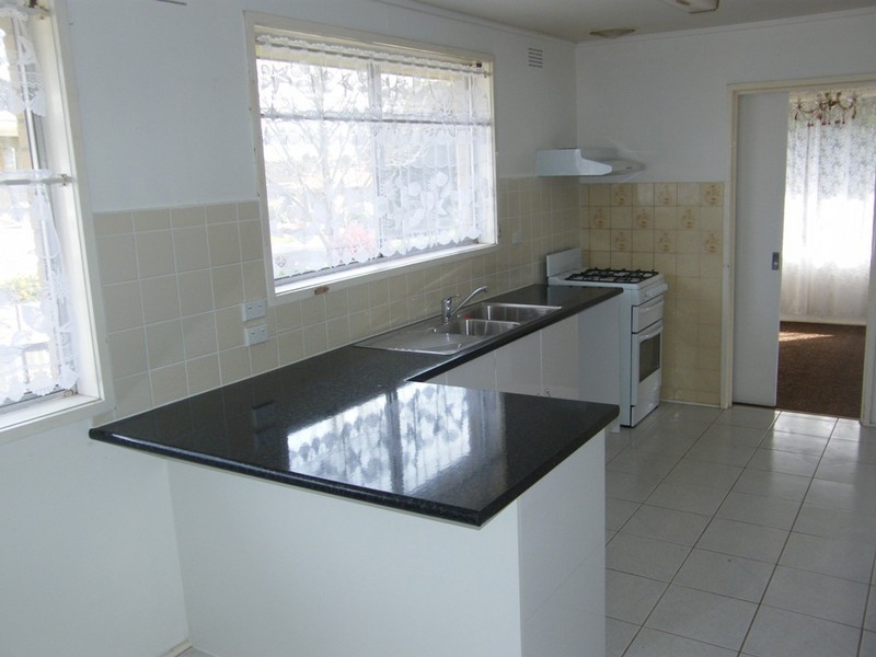 17 Evan Street, Berwick VIC 3806