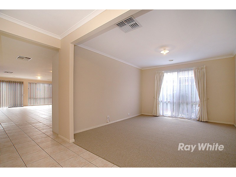 6 Earlwood Street, Narre Warren South VIC 3805